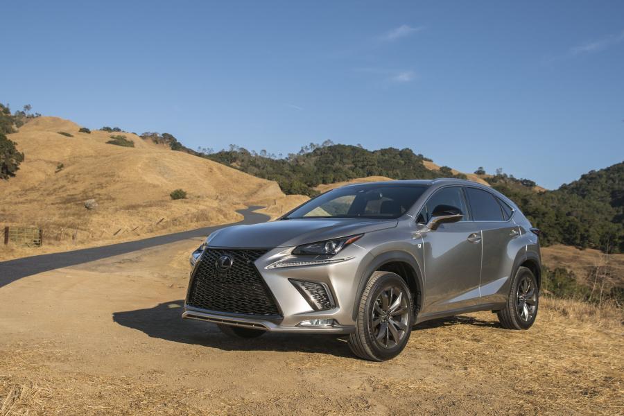  Lexus NX300 F-Sport 2017 года  (NA) (фото 25 из 41)